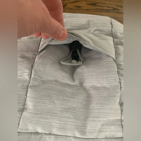 New Vintage Oakley Ski Jacket! Only worn maybe 3 times. - Picture 12 of 14